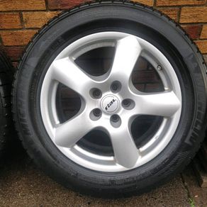 Set of mint 18inch Alloys. Bolt Pattern 5x120