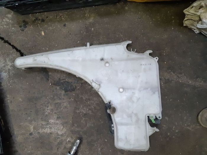 BMW E90 E91 3 SERIES Windscreen Washer Bottle  7068998
