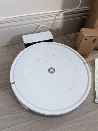 iRobot Roomba Combo Essential with mop