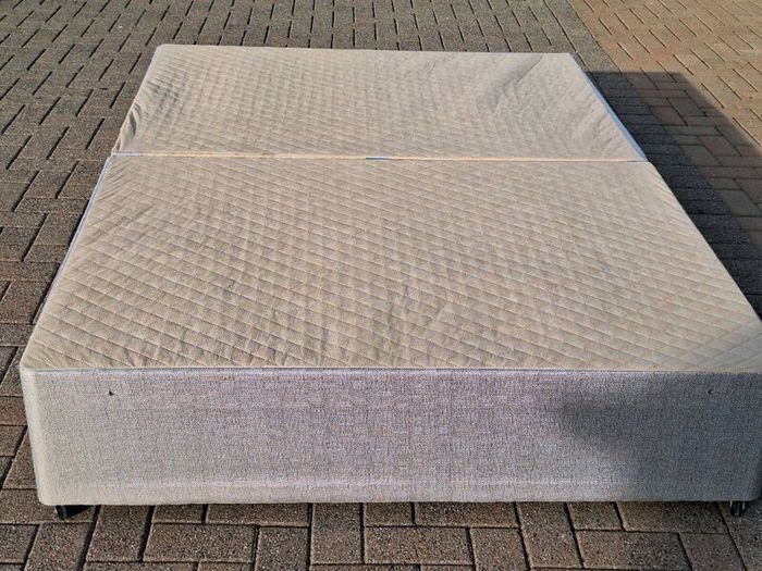 Double bed base and mattress
