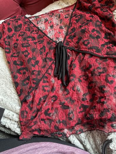 Lacy black and red top