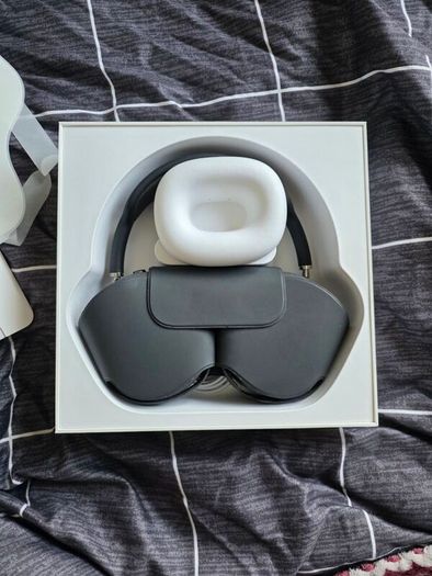 Airpods Max Space Grey MINT condition. Hardly ever used