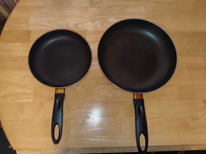 Pots and pans set