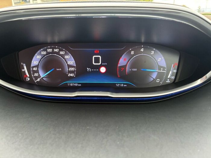 Peugeot 5008 Active 1.2 - 7 seats - Long NCT