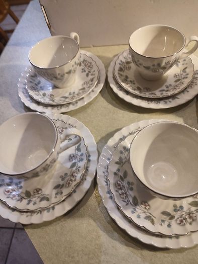 Rare find 15 pieces set Johnson Brothers Ironstone, Pattern 1H1, Vintage Set Of 4 cups and saucers with side plates ,milk jug ,sugar bowl and large oval platter plate Swirl Edge, Platinum Trim