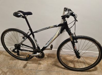 Saracen city/hybrid/cross bike size M