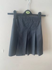 Dunnes grey skirt (age 7)