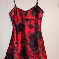 Perfect for Summer. gorgeous, brand new, never worn short floral chemise or Cami top