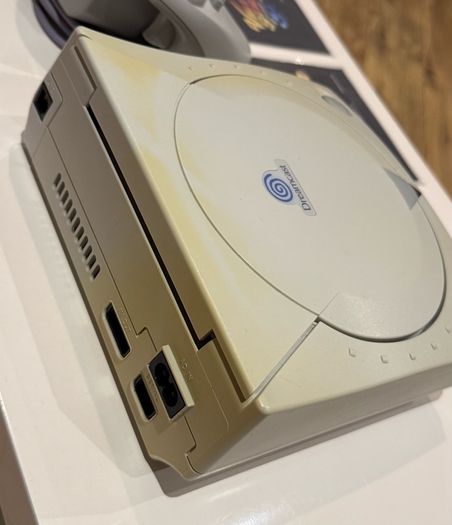 Sega Dreamcast Console Bundle with 2 Games and Controller