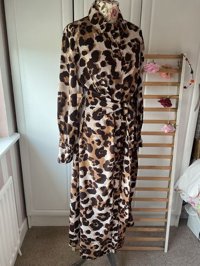 Bnwot size 10 marks & Spencer aminal print shirt dress with tie belt