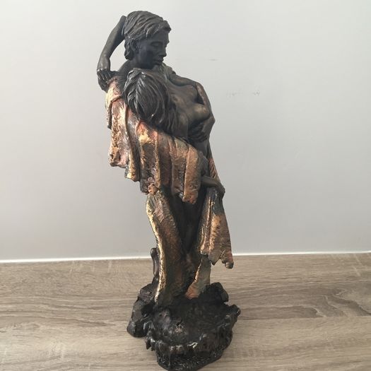Genesis Fine Arts Statue - 'A Passionate Kiss'