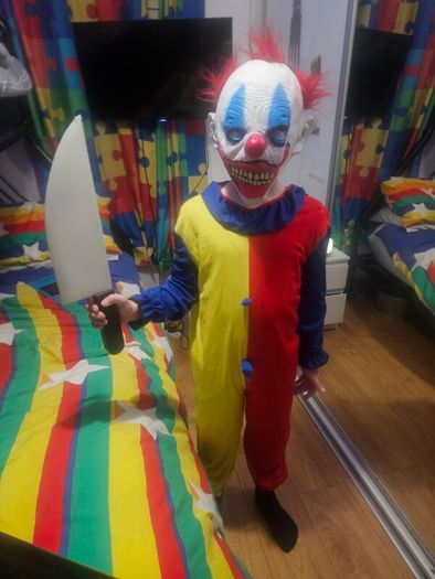 Scaey clown costume
