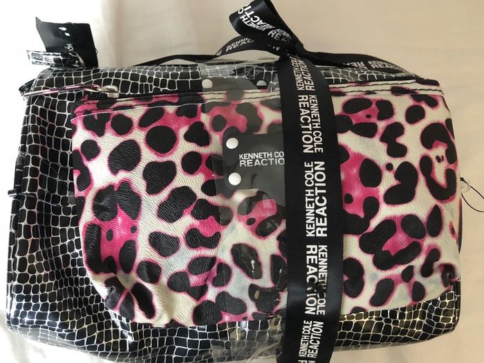 Kenneth Cole toiletry bag set