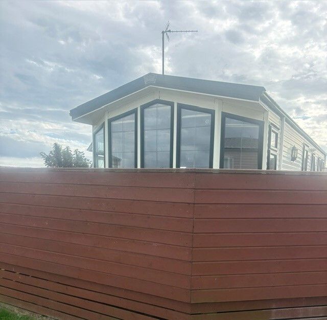 Willerby Aspen Mobile home with Decking & Shed