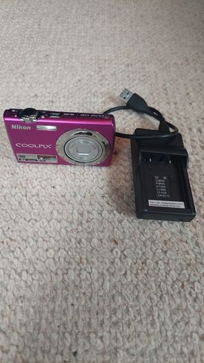 Nikon Coolpix S220 Y2K Retro Digital Camera