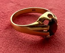9ct Gold Signet Ring 3.4 grams Size Q