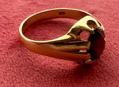 9ct Gold Signet Ring 3.4 grams Size Q