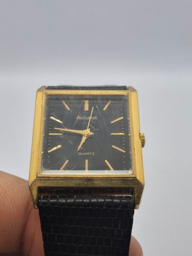 Vintage Accurist Gold-Tone Tank Watch - Retro 80s