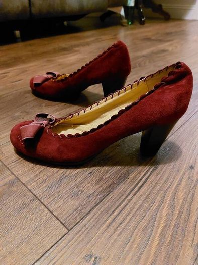 Burgundy- real suede shoes- uk7