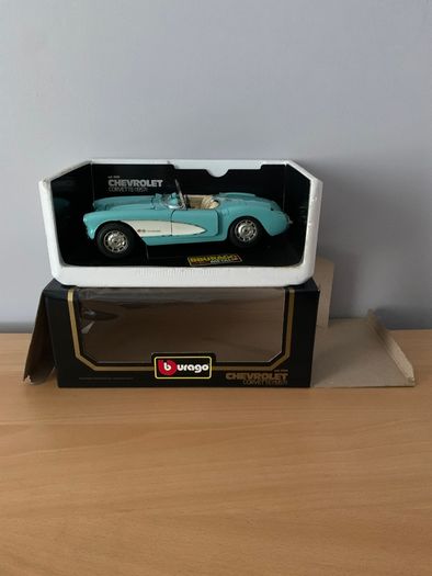 Chevrolet Corvette 1957 1/18 Burago Model Car