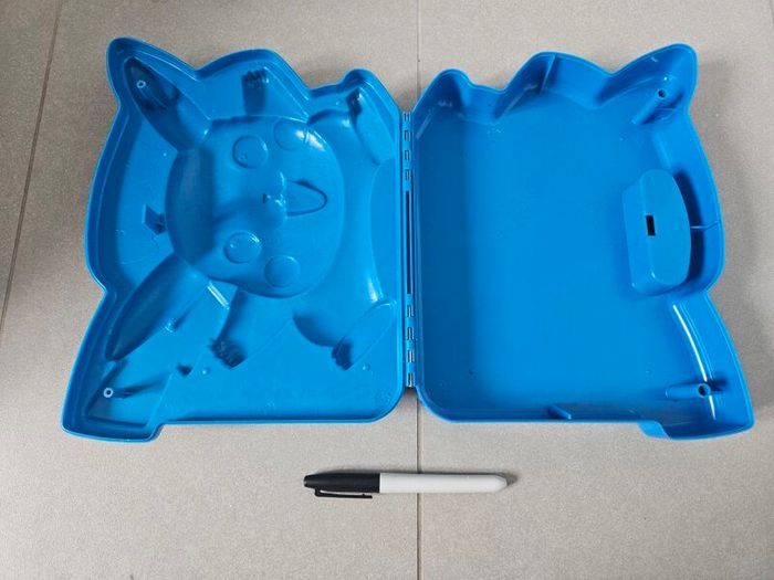 Vintage 1999 Pokemon Pikachu Nintendo Rose Art Plastic Carrying Case
