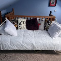 Day bed/ single bed