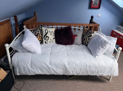 Day bed/ single bed