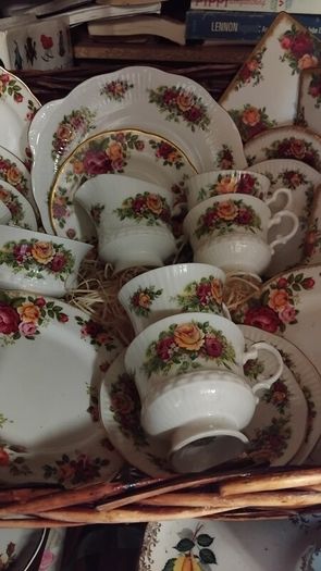 21piece Vintage Tea Set