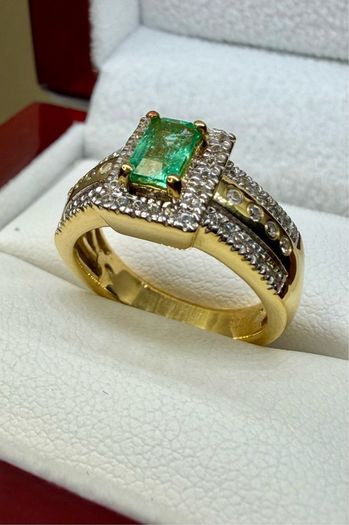 Emerald & Natural Zircon Ring