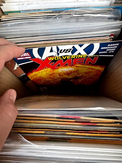 Marvel & DC Long Comic Box w 300 comics for Sale
