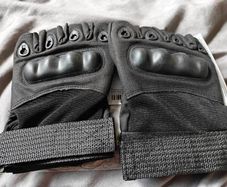 Half finger cycling/ tactical gloves - Size M