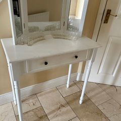 Dressing table
