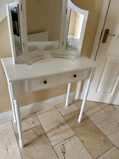 Dressing table
