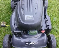 Self drive petrol lawnmower
