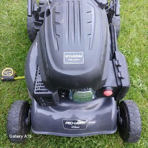Self drive petrol lawnmower