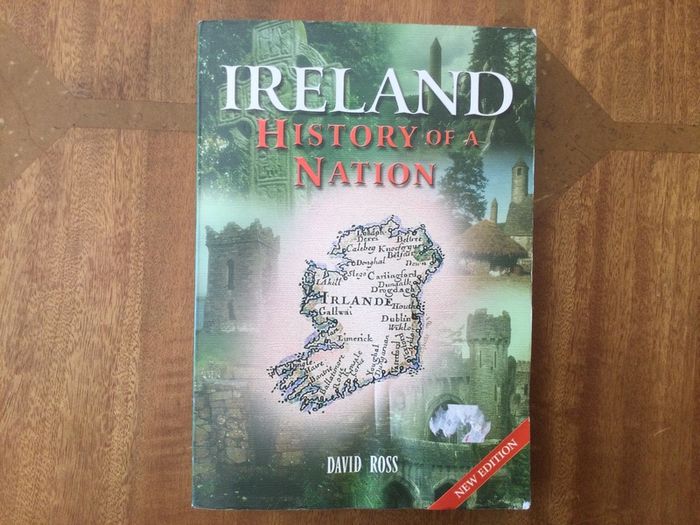 Ireland - History of a Nation.- Reduced