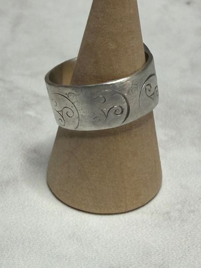 Handmade sterling silver love heart ring with trickles on the wide band. Size R