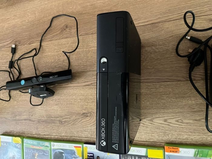 XBox 360 25gb game console and games
