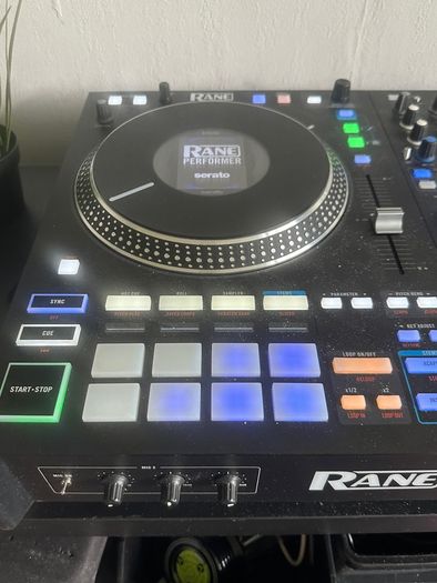 Rane Perfomer DJ Controller with case and deck saver