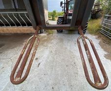 bale handler ducks foot and spikes
