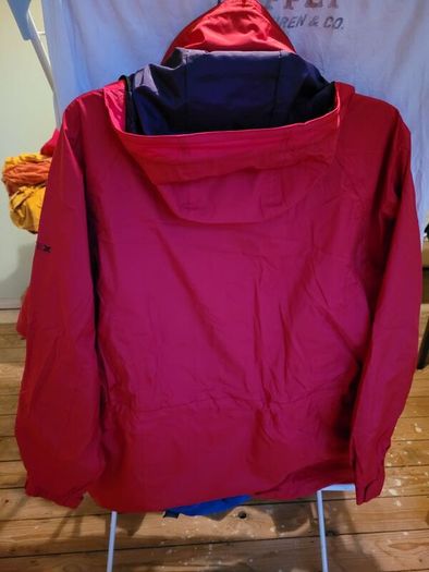 Brand New Vango Ladies Raincoat Size in Deep Pink Colour - L