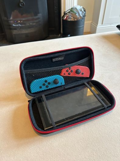 Nintendo Switch Plus 4 Games and Case.