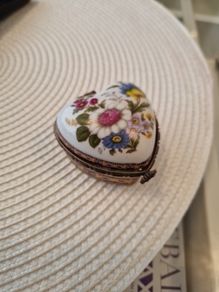 Heart Shaped Pill or Trinket Box Hinged