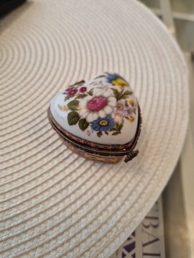 Heart Shaped Pill or Trinket Box Hinged
