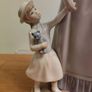 Lladro Porcelain Figurine 1353 Retired 1978-1985 Homecoming Lady with Child, Sculpture Jose Roig, Mint condition no box Image 5