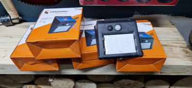Solar Wall Light with PIR Sensor x4