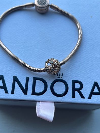 Pandora Moments Sparkling Crown O Snake Chain Bracelet with charm -used