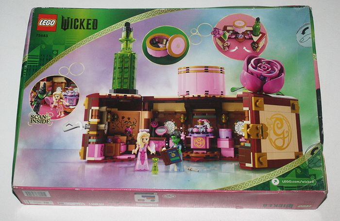 LEGO Wicked Glinda & Elphaba's Dormitory - Play & Display 75683