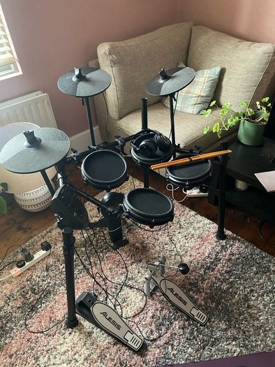Alesis nitro mesh electronic drum kit