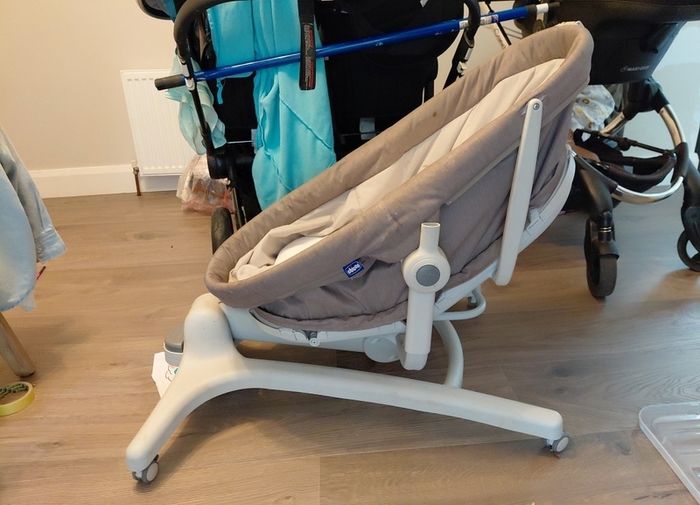 Chicco Hug 4 in 1